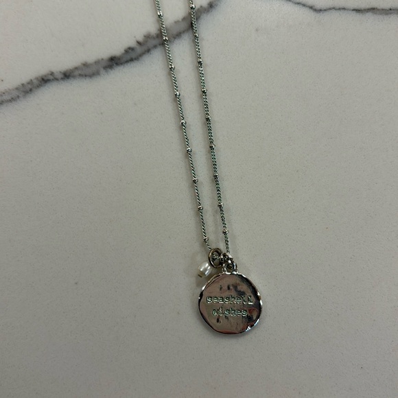 Silver necklace with extended closure. - Picture 1 of 3